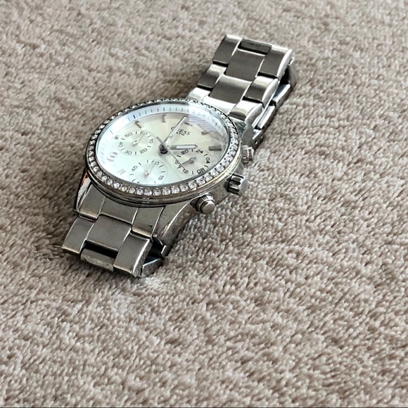 Watch: GUESS Watch, Silver - NO Extra Links or Battery ๐ Bundle Me! - Picture 3 of 10